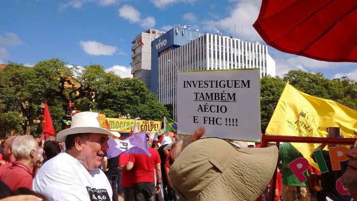 Manifestações em defesa do PT na redenção_Fotos Matheus Chaparini