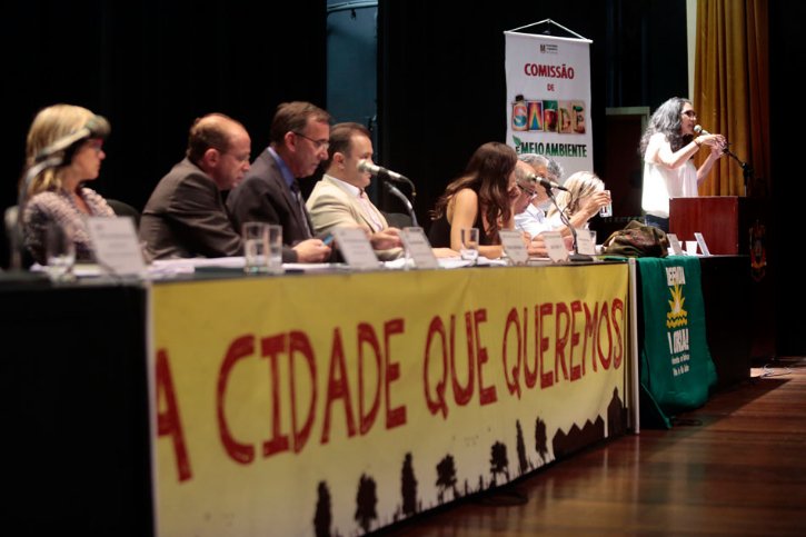 Prefeitura e consórcio foram convidados a compor a mesa, mas não apareceram / Tânia Meinerz / JÁ