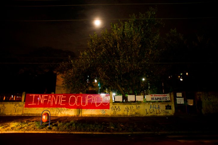 Estudantes garantem: escola só será desocupada quando a diretora cair | Ramiro Furquim/Jornal Já