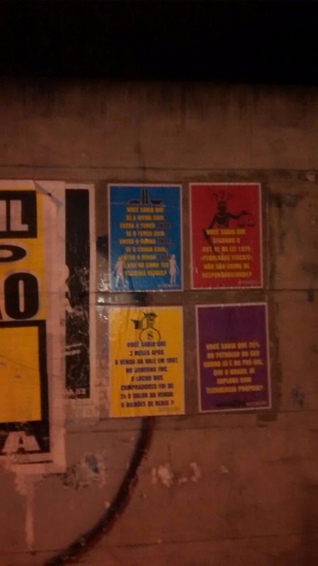 Grupo colou cartazes pelos muros da periferia de Porto Alegre / Rafael da Silva