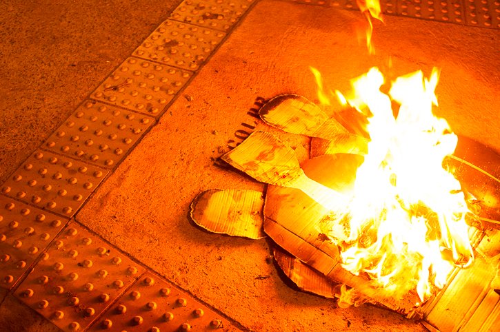 2016.06.03 - Porto Alegre/RS/Brasil - Depois de ato na Esquina Democrática com a presidente afastada Dilma Rousseff, manifestantes caminharam pelo bairro Moinhos de Vento e realizaram ato Fora Temer no Parcão. Foto: Ramiro Furquim/Jornal Já