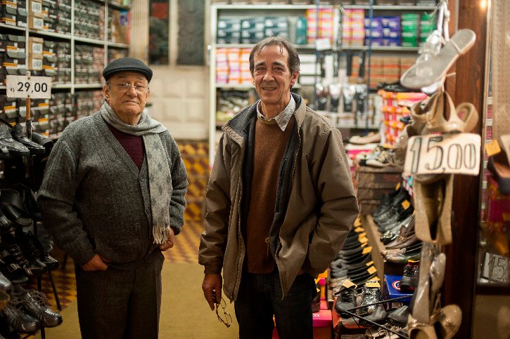 Ronaldo, à direita, está à frente do negócio fundado por seu pai em 1952 / Ramiro Furquim/Jornal Já