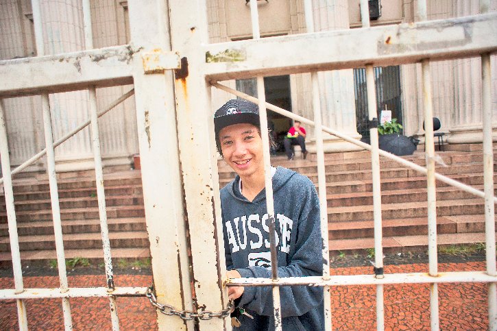 Marcos Felype Cruz, tem 14 anos, está na sétima série e já repetiu de ano duas vezes. Sua única dificuldade é em Língua Portuguesa. O que mais gosta no colégio é a união entre os alunos / Ramiro Furquim / Jornal Já