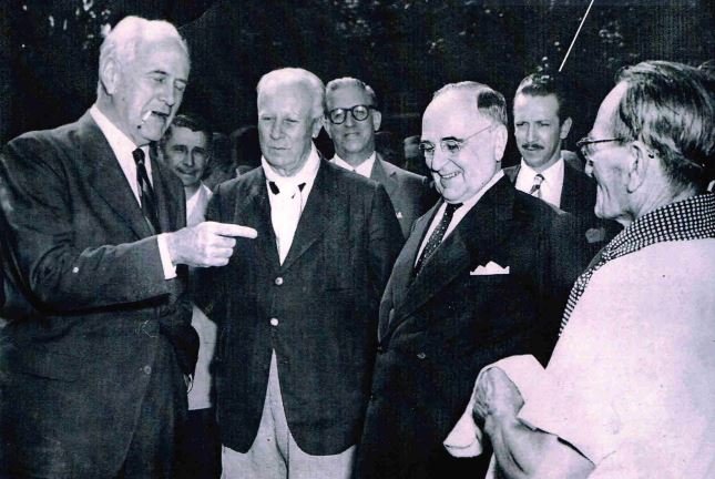 Mariante é o homem de bigode atrás de Vargas