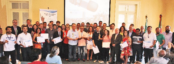 Todos os premiados na foto oficial do 58º Prêmio ARI / Foto Khakhá Vasconcellos / Divulgação ARI