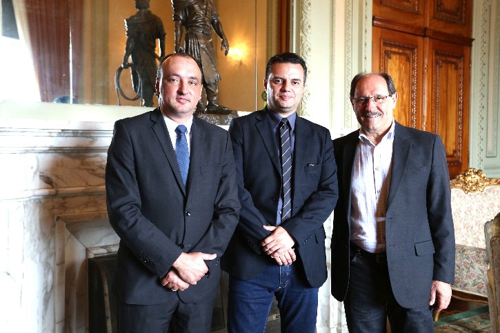 Orestes de Andrade Jr. (centro) é o novo presidente da Fundação Piratini / Karine Viana / Palácio Piratini