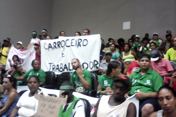Galerias estiveram lotadas de catadores e trabalhadores das unidades de triagem