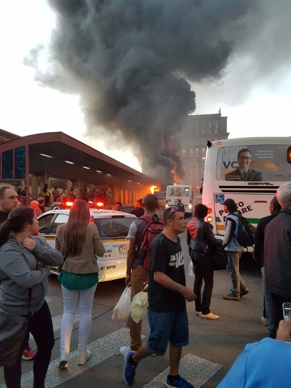 onibus queima foto douglas rodrigues