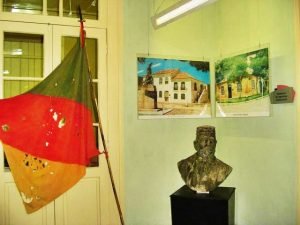 Um país com hino, bandeira e brasão