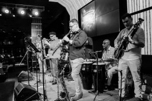 Comemoração dos 21 anos da banda JazzGig, de Porto Alegre,  traz como convidada a cantora Ithamara Koorax