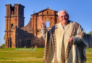Raul Ellwanger canta os Sete Povos no Clube de Cultura