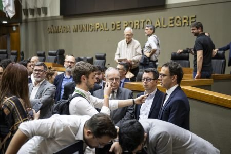 Camara autoriza concessão do DMAE; oposição diz que é cheque em branco