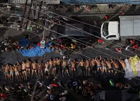 Guerra no Rio: moradores expõem corpos em praça para facilitar reconhecimentos; mortos são mais de 100