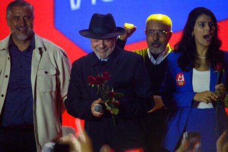 Lula em Porto Alegre: comício no Largo Glênio Peres teve dois públicos